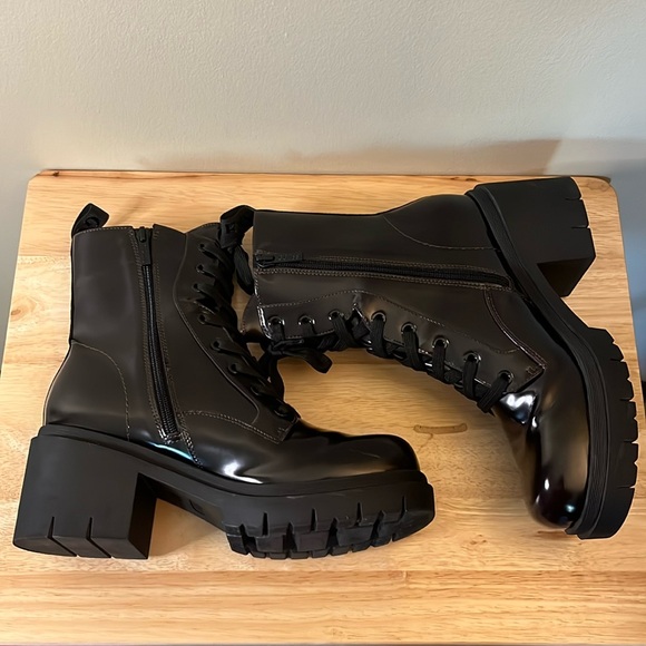 ❌SOLD❌ Guess Juel Boots - Picture 6 of 13
